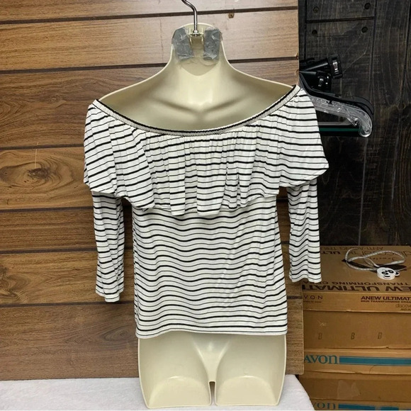 American Eagle Outfitters size small on/off shoulder cream/black ruffled top - Picture 3 of 6
